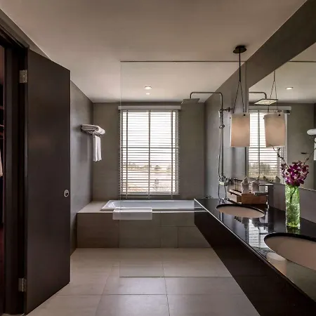 Pullman Miri Waterfront Hotel Exterior photo Bathroom