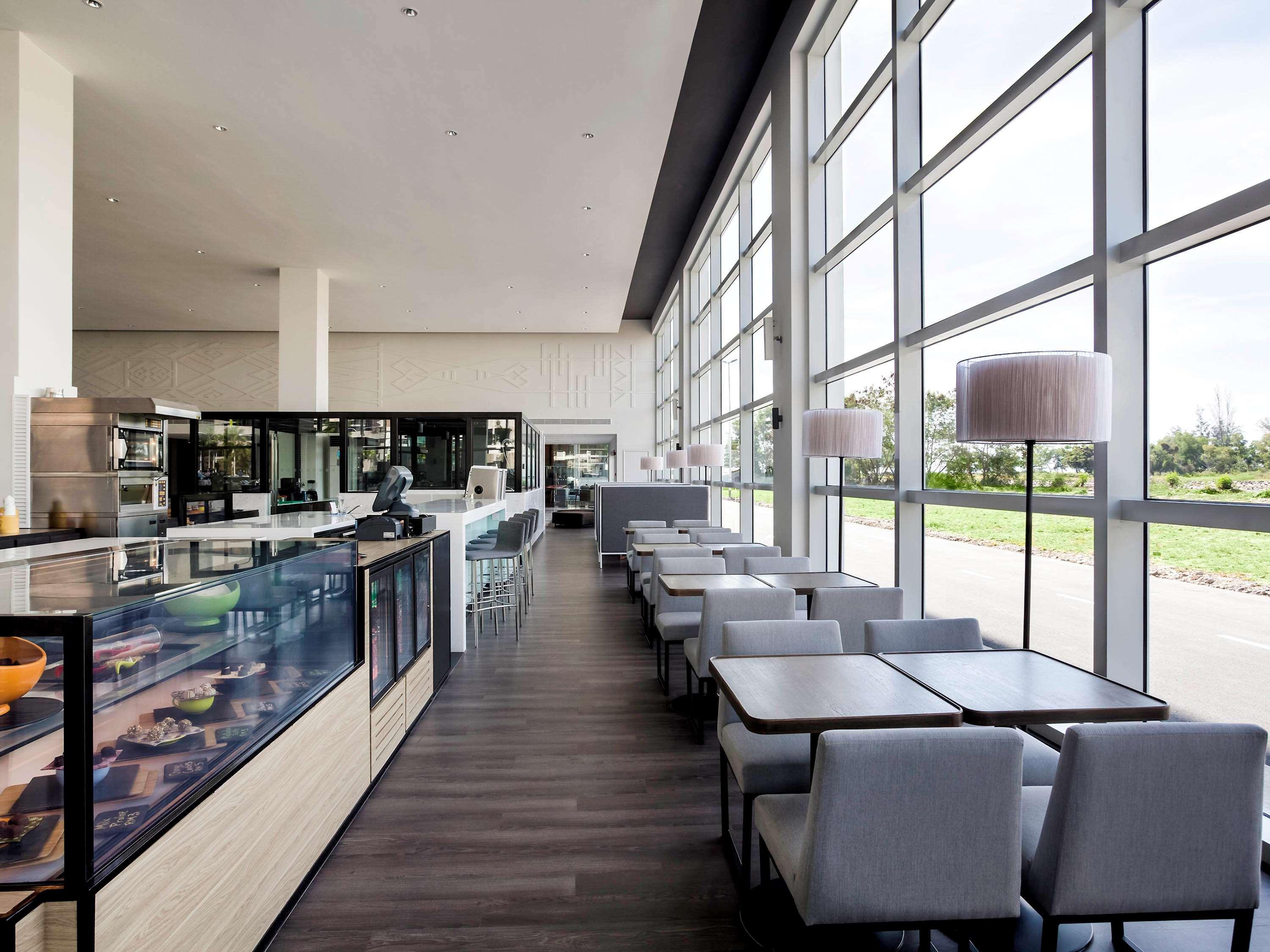 Pullman Waterfront Hotel