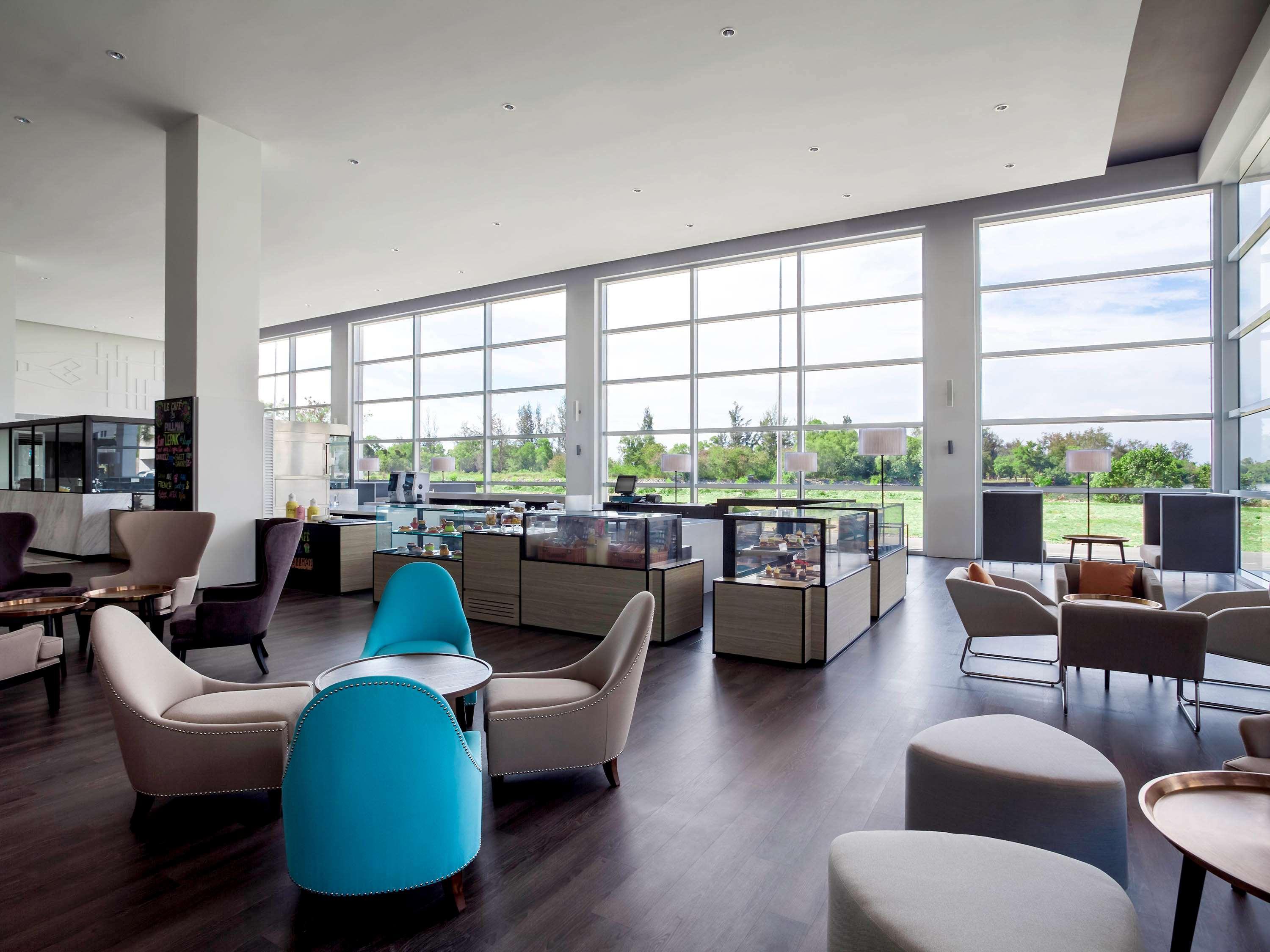 Pullman Waterfront 5*