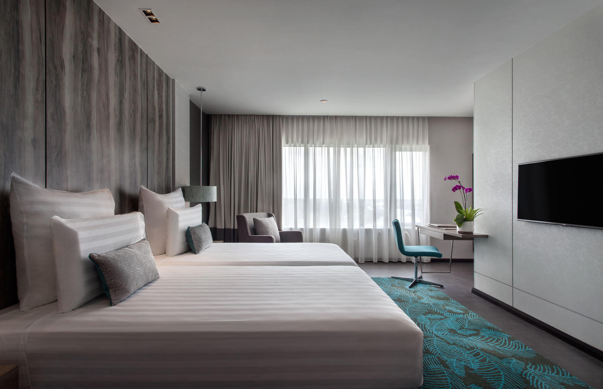 Pullman Waterfront Hotel 5*