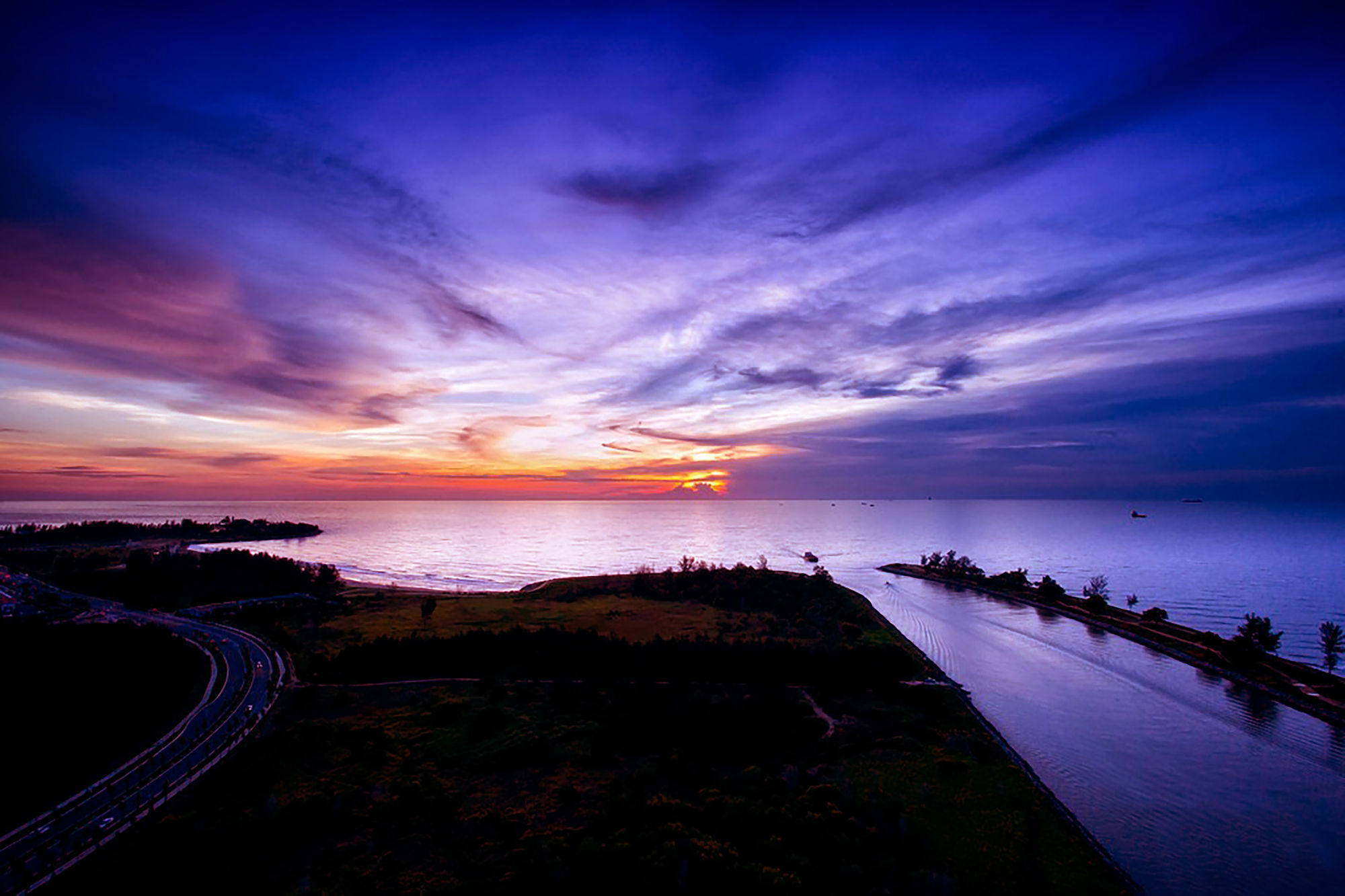Pullman Waterfront 5*