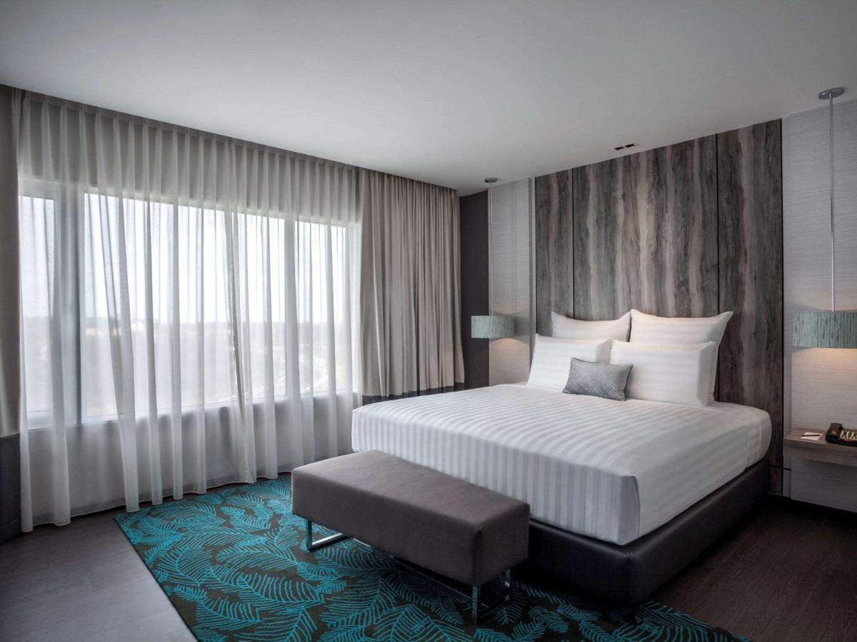 Hotel Pullman Waterfront 5*